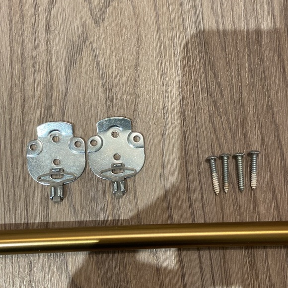 Threshold 18” Casual Tower Bar in Brass - Picture 4 of 5